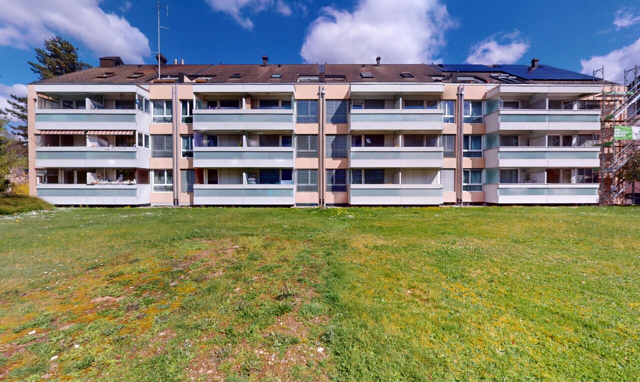 Renovierte 2.5-Zimmer-Attikawohnung in ruhiger Lage mit Balkon - 0