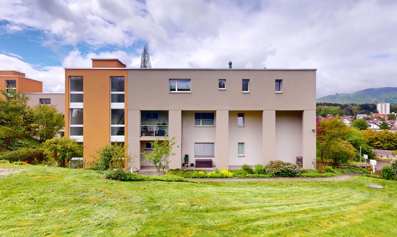Moderne Wohnung mit grossem Balkon - 1