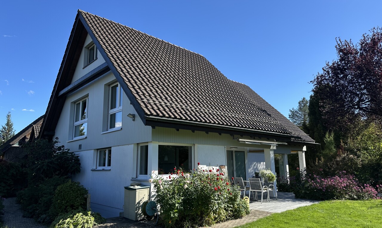 Charmantes 7.5-Zimmer-Einfamilienhaus mit grossem Garten in Langnau a. - 0