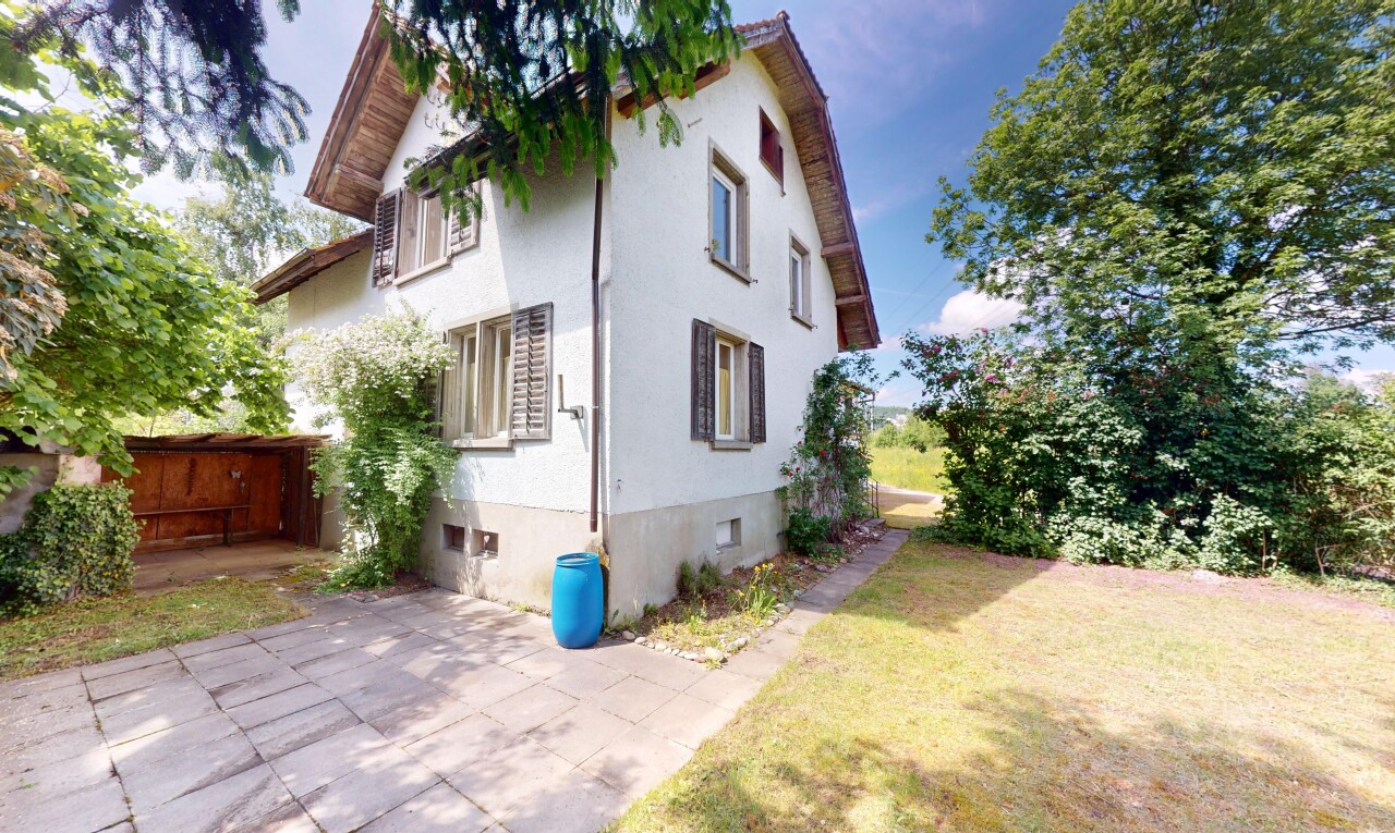 Zweifamilienhaus im Grünen mit 400 m² gewerblich nutzbarem Schuppen - 2