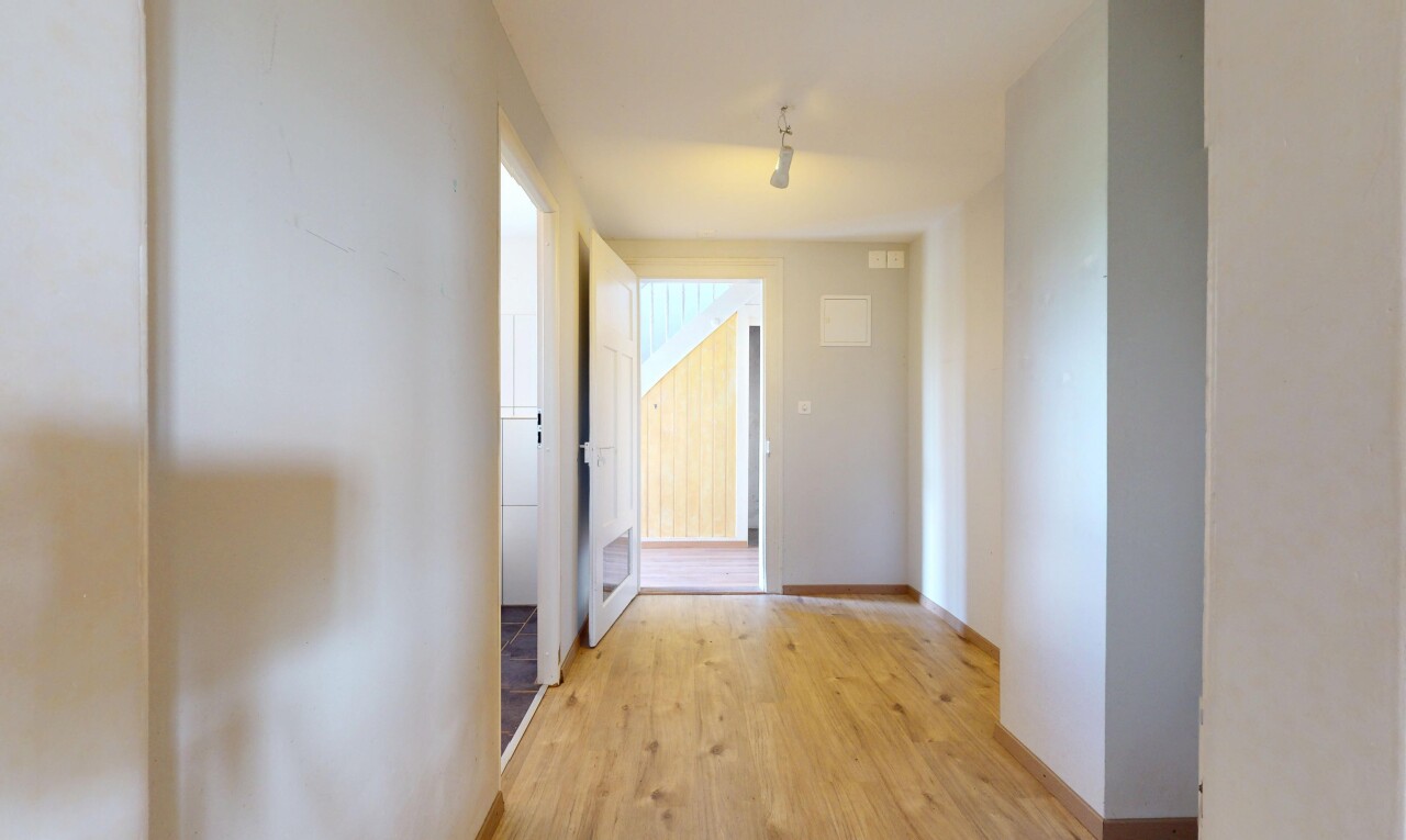 Zweifamilienhaus im Grünen mit 400 m² gewerblich nutzbarem Schuppen - 8