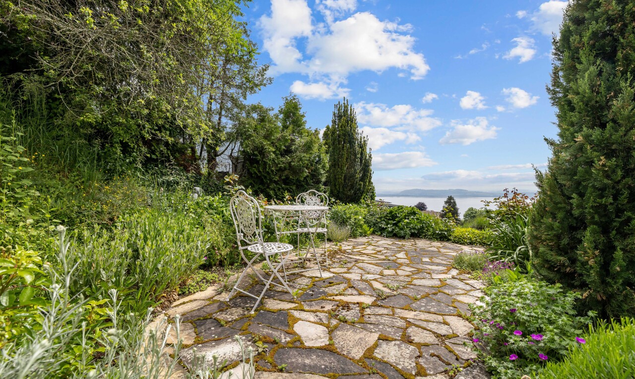 Unique opportunity Penthouse with panoramic views over Lake Neuchâtel - 1