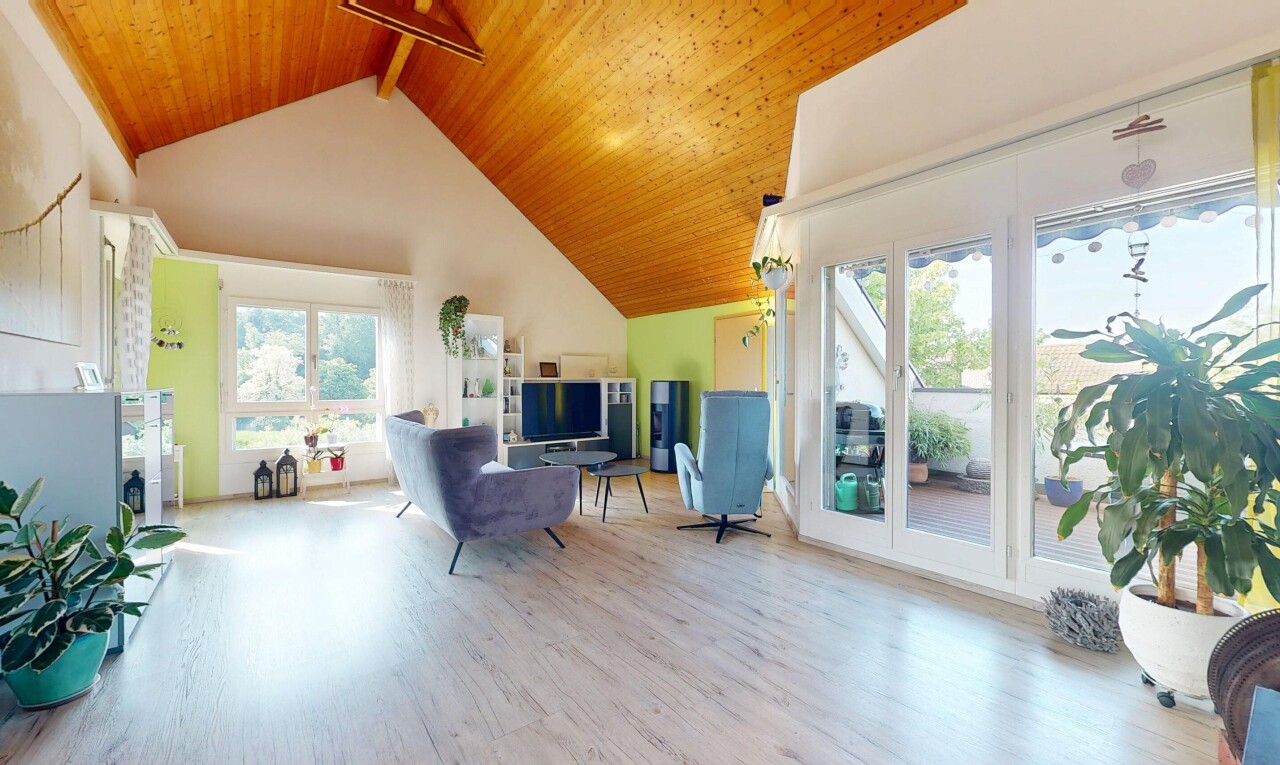 Helle 4.5-Zimmer Dachwohnung mit Balkon & unverbaubarer Aussicht - 3