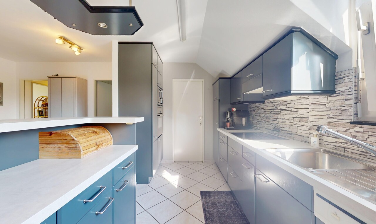 Helle 4.5-Zimmer Dachwohnung mit Balkon & unverbaubarer Aussicht - 8