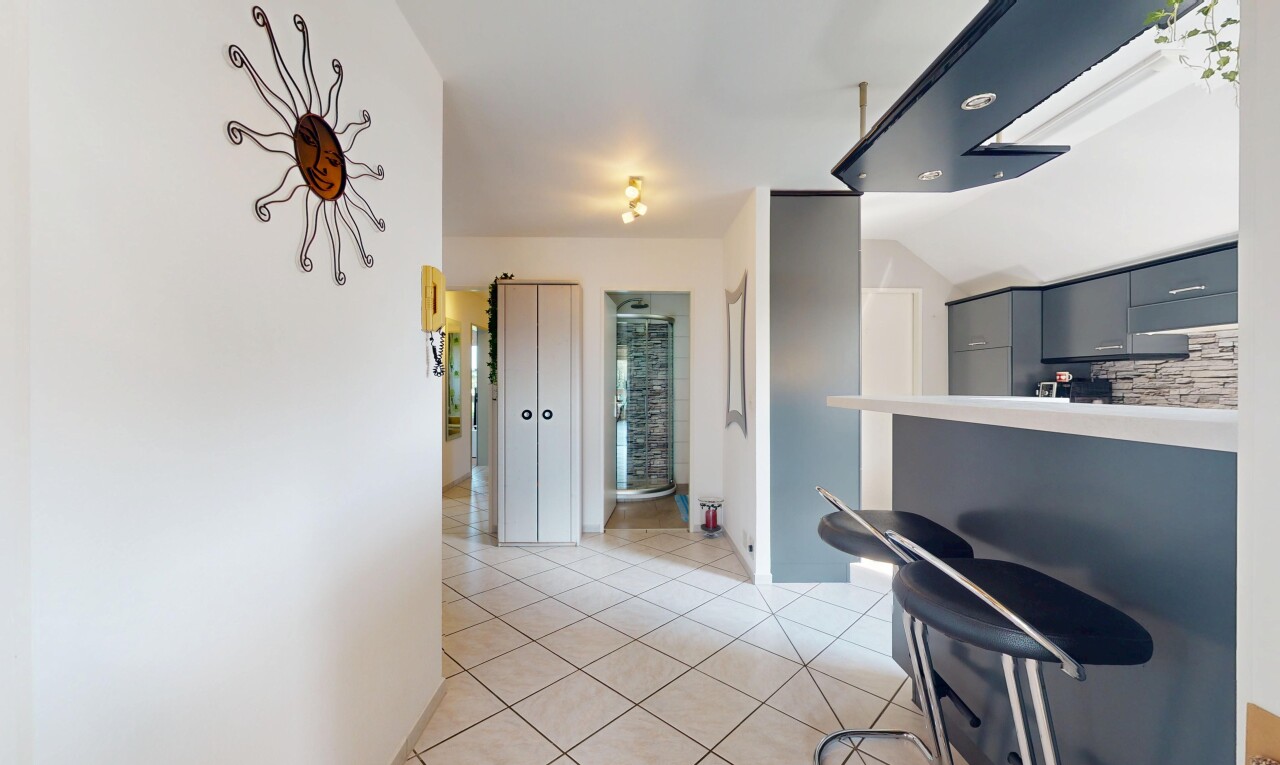 Helle 4.5-Zimmer Dachwohnung mit Balkon & unverbaubarer Aussicht - 9