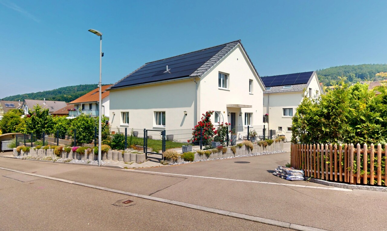 Modernes 7-Zimmer Einfamilienhaus in Oberweningen - 2