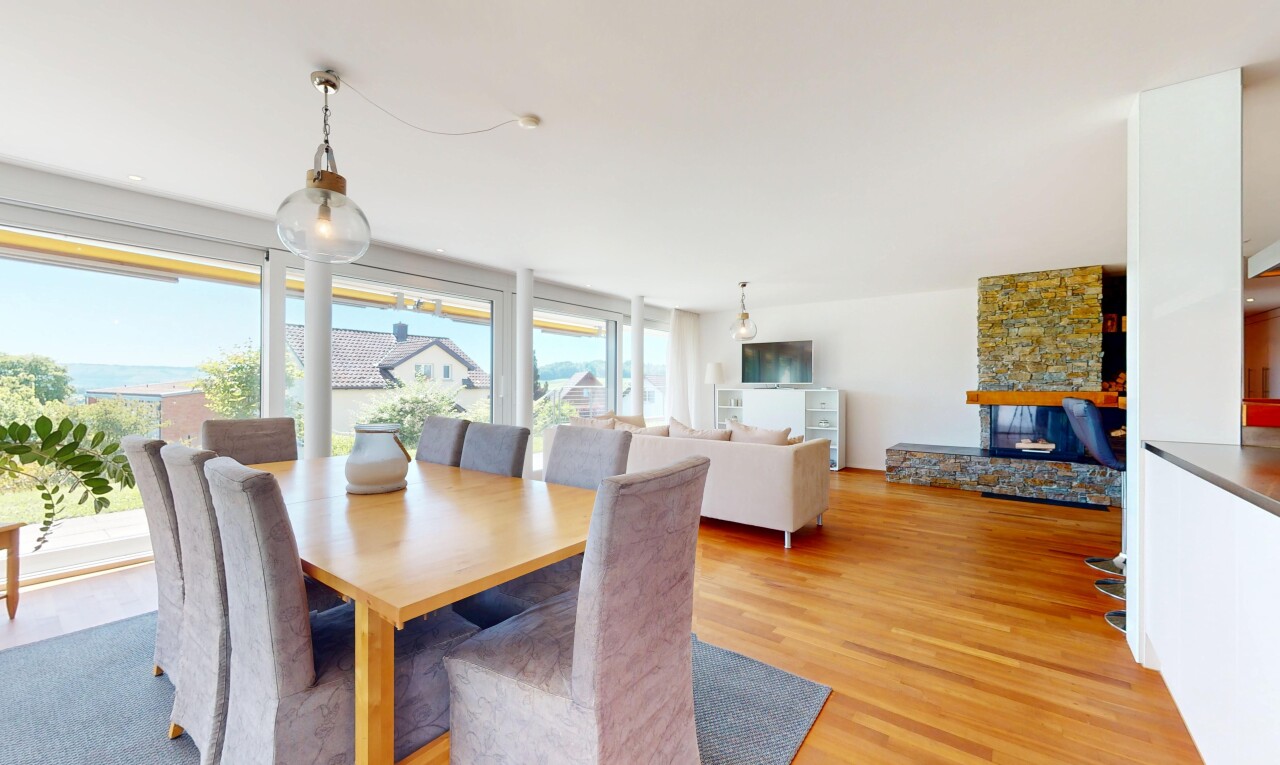 Exklusive 5-Zimmer-Terrassenwohnung mit grosszügigem Garten - 1