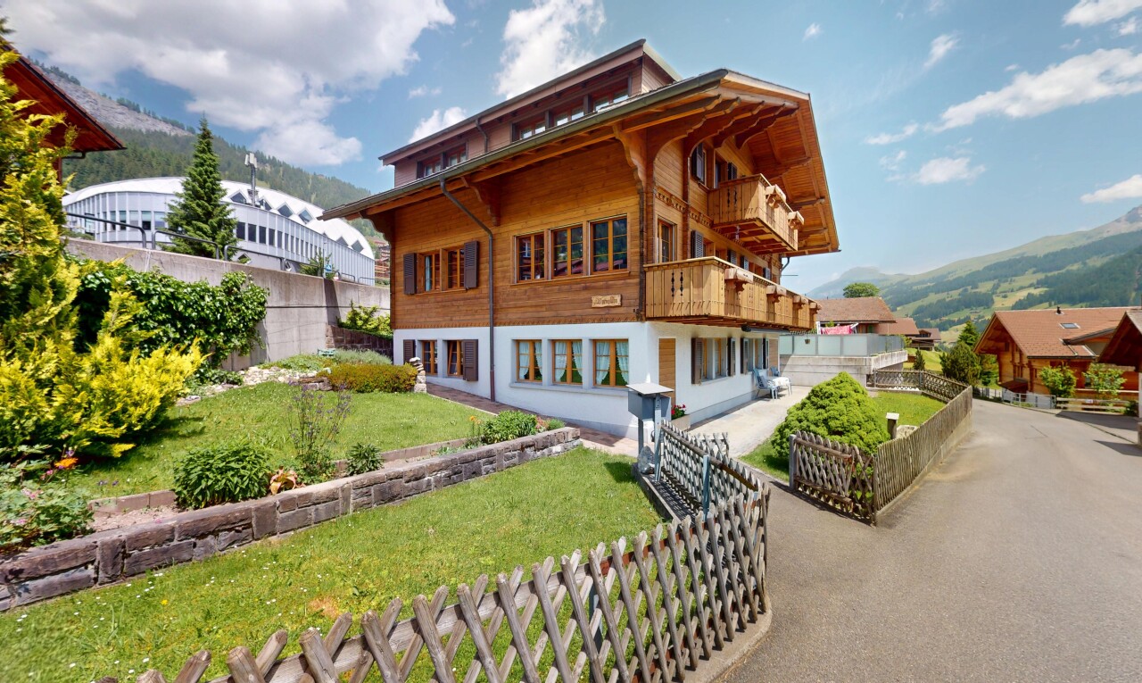 Sonnige Chalet-Wohnung mit Bergpanorama an zentraler Lage - 1