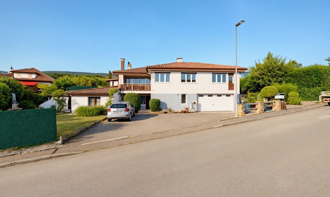 Maison individuelle avec appartement indépendant in à Colombier NE - 1