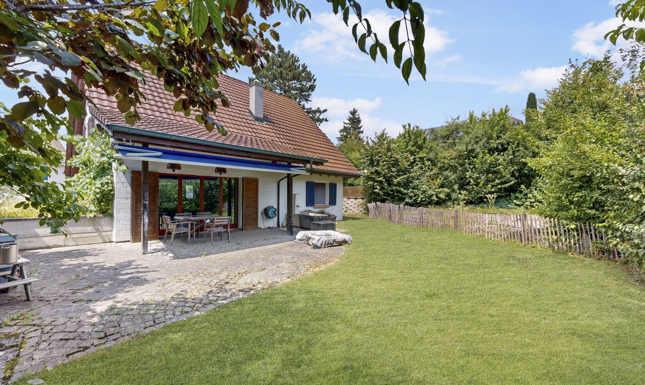 Freistehendes Wohnparadies mit Naturpool in ruhiger Lage - 0