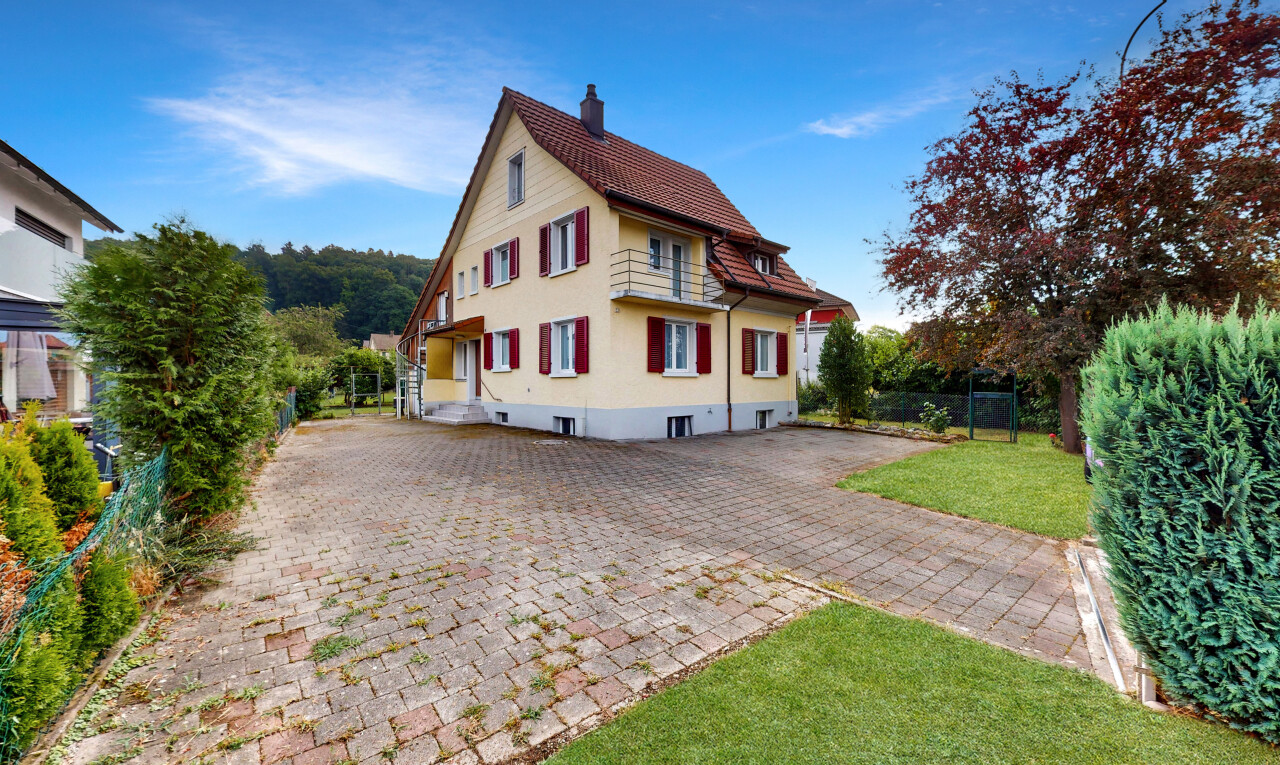 Einfamilienhaus 8Zi. mit separater Einliegerwohnung und Baulandreserve - 0