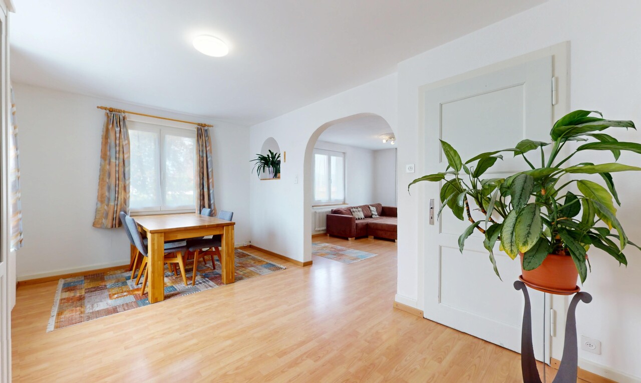 Einfamilienhaus 8Zi. mit separater Einliegerwohnung und Baulandreserve - 2