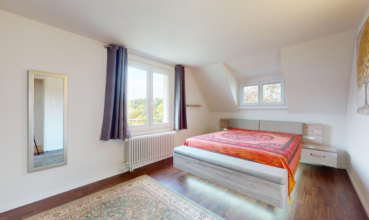 Einfamilienhaus 8Zi. mit separater Einliegerwohnung und Baulandreserve - 8