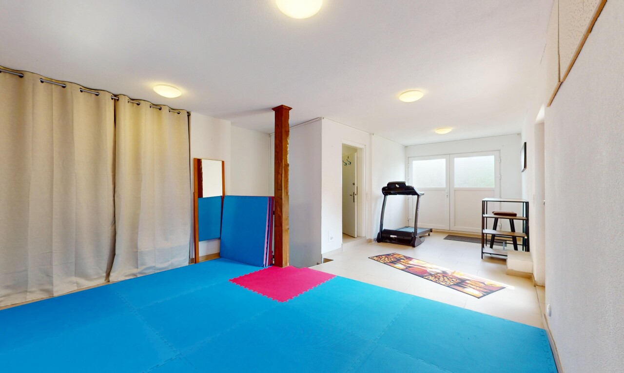Einfamilienhaus 8Zi. mit separater Einliegerwohnung und Baulandreserve - 9