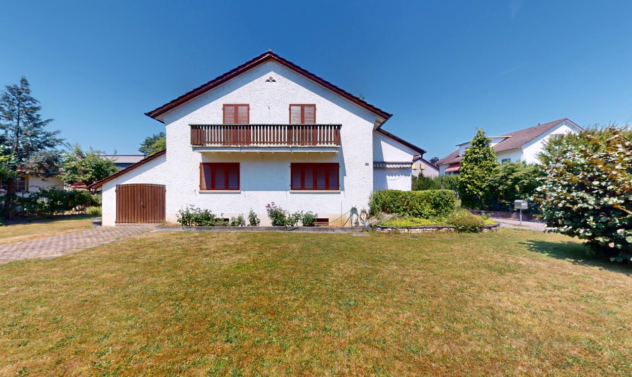 Zentrales 6-Zimmerhaus mit Ausbaupotenzial und grossem Grundstück - 1