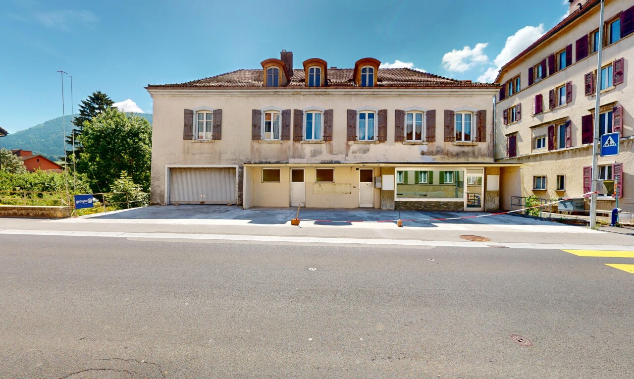 Unique building to renovate - Bright property with generous volumes - 1