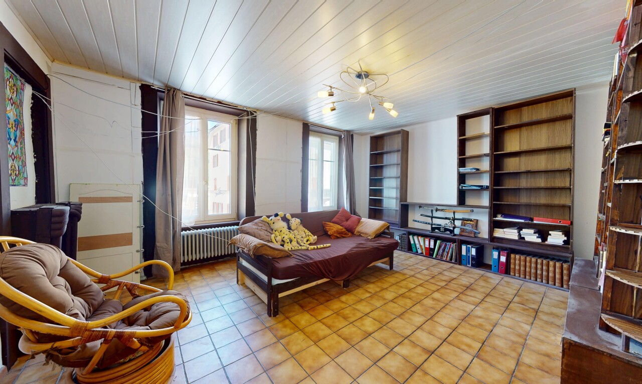 Unique building to renovate - Bright property with generous volumes - 4