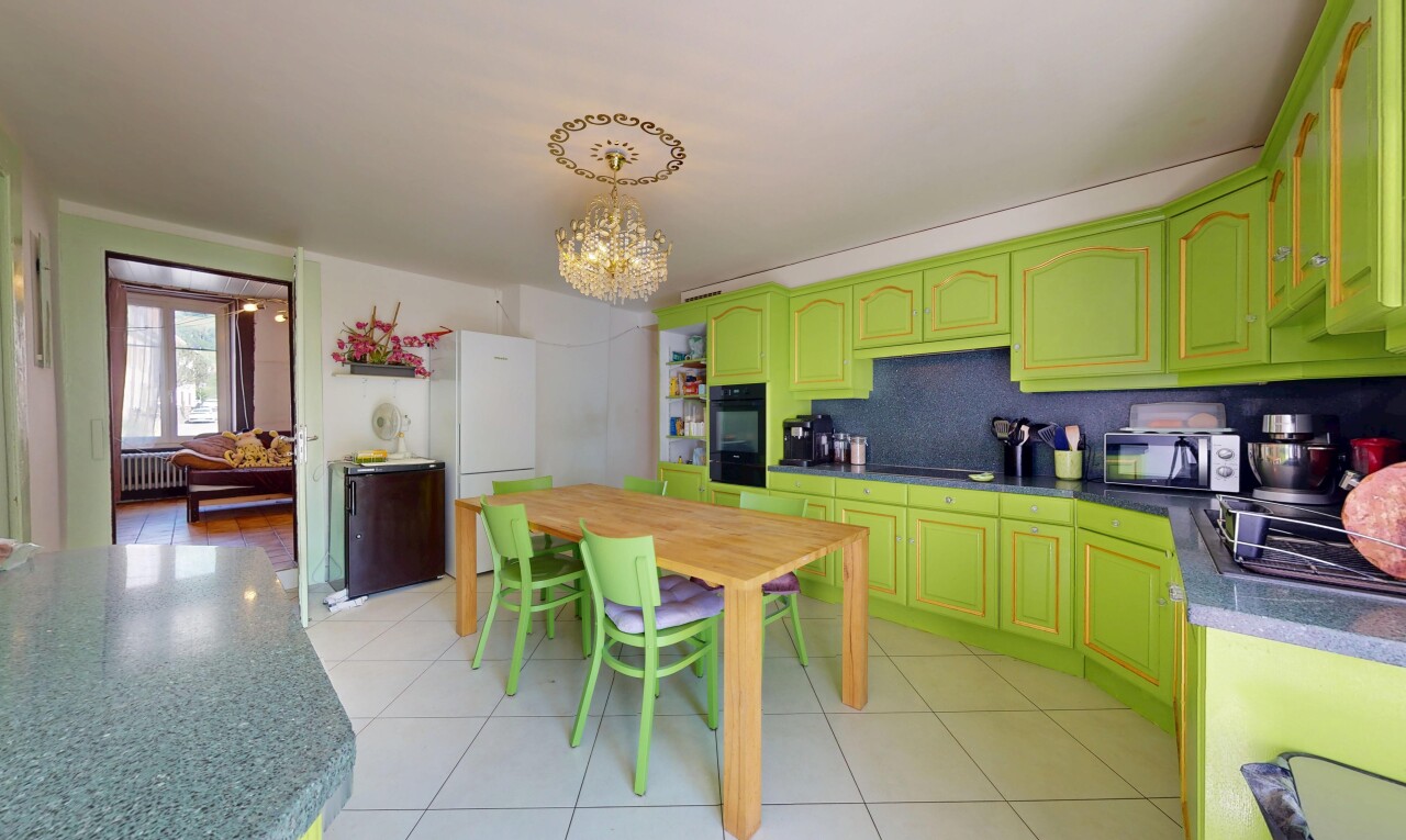Unique building to renovate - Bright property with generous volumes - 8