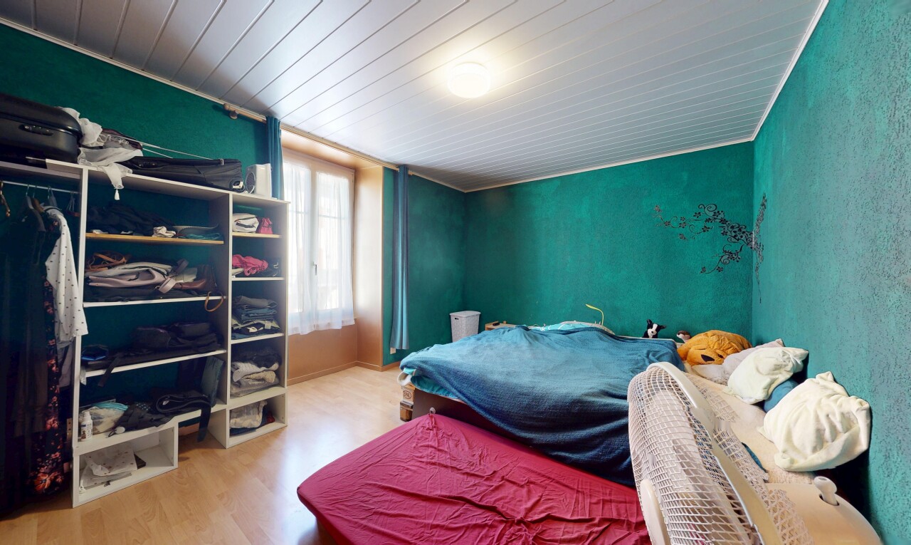 Unique building to renovate - Bright property with generous volumes - 9