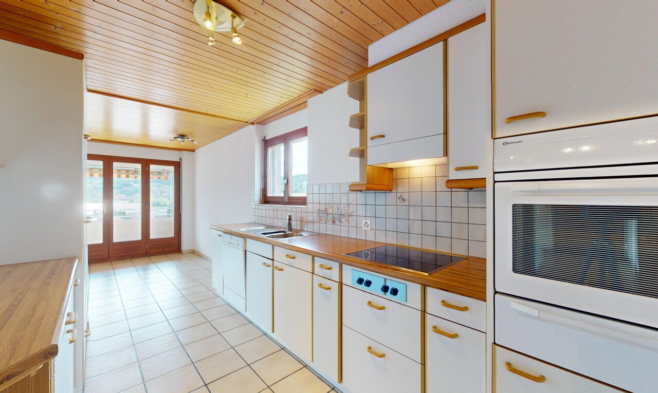 Helle 4.5-Zi.-Wohnung mit Aussicht, Cheminée und zwei Parkplätzen - 8