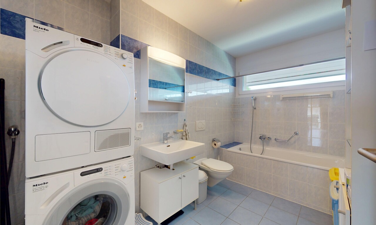 Helle und stilvolle Wohnung mit großem Balkon in Echallens - 9