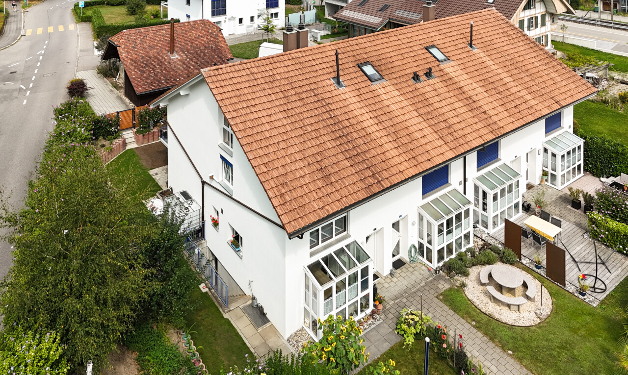 Familienfreundliches Reiheneckhaus mit grossem Umschwung - 0