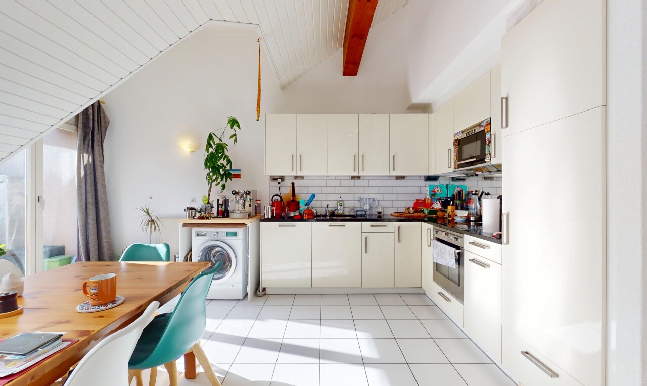 Seltene Gelegenheit: 85 m² Duplex mit Balkon in Écublens - 0