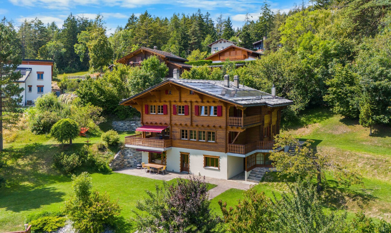 Prestigiöses Chalet in Crans-Montana mit Einliegerwohnung - 1