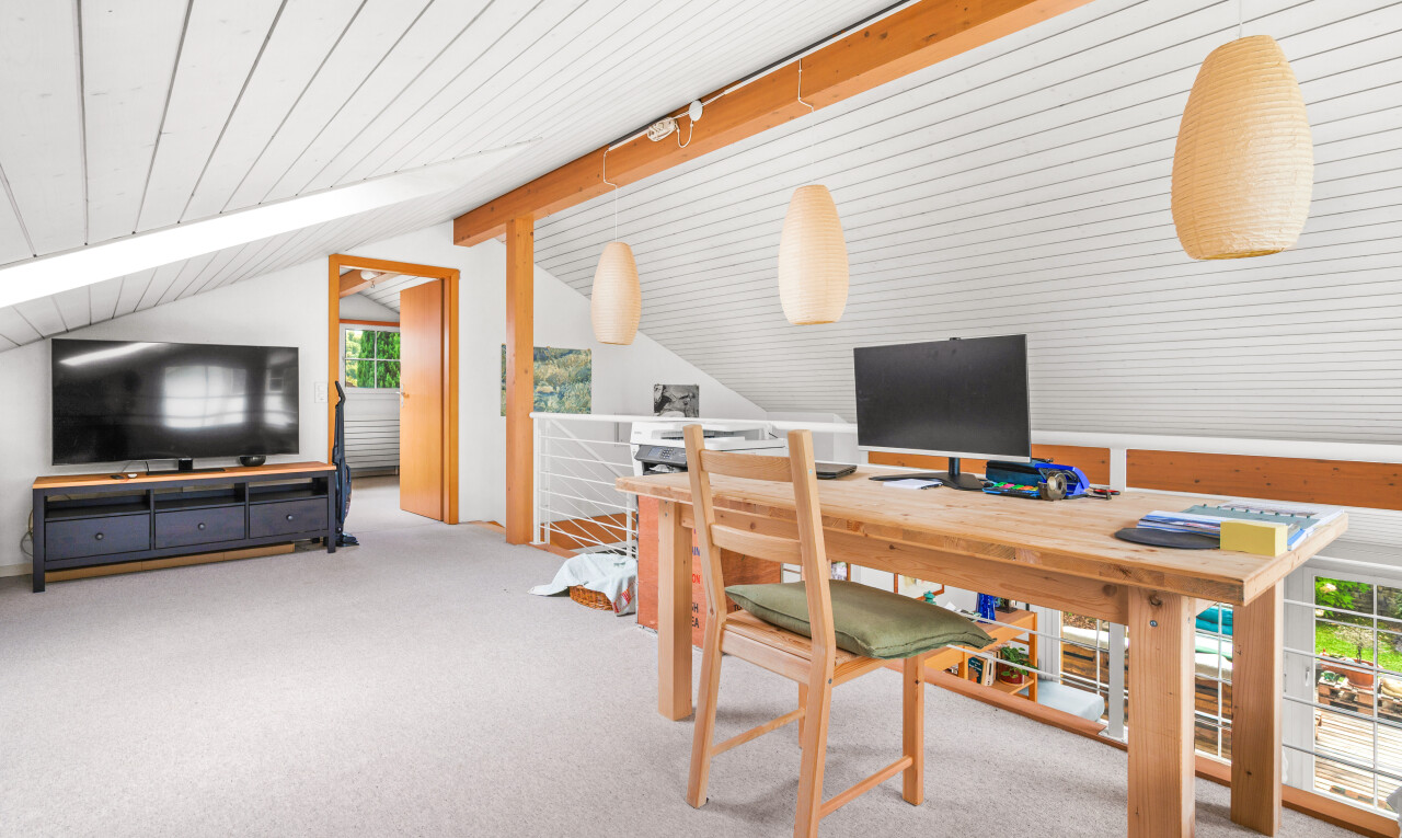 Lichtdurchflutetes Zuhause mit Galerie, Schwedenofen und Gartenidylle - 2