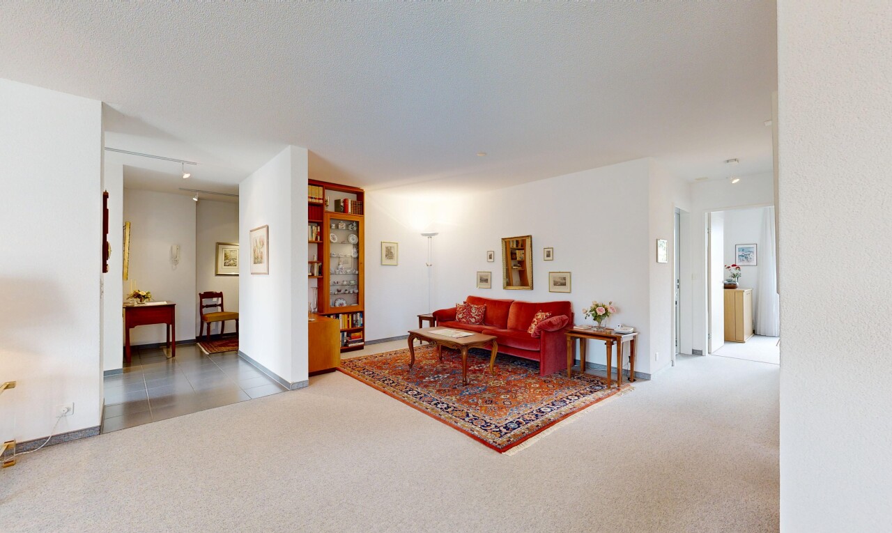 Grosszügige und helle Wohnung an top Lage - 3