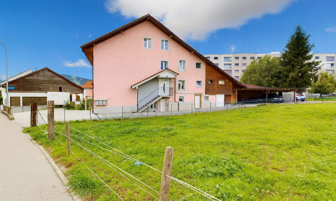 RENOVIERTE RENDITELIEGENSCHAFT IN RUHIGER LAGE NAHE DEM AUFSTREBENDEN - 0