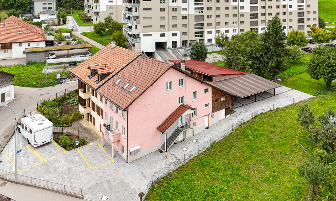 RENOVIERTE RENDITELIEGENSCHAFT IN RUHIGER LAGE NAHE DEM AUFSTREBENDEN - 3