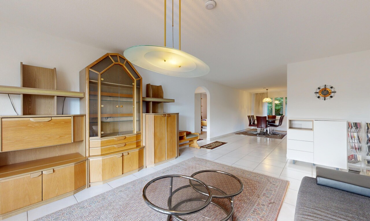 Helle 4.5-Zimmer-Wohnung mit schöner Aussicht in Oberengstringen - 2