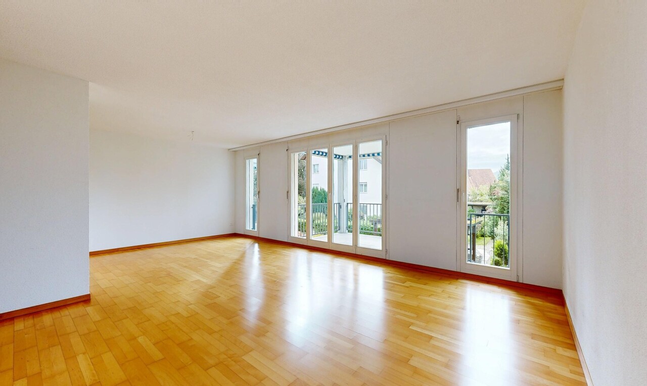 Helle 3.5 Zimmer-Wohnung mit Balkon und Tiefgarage in Lupfig AG - 2