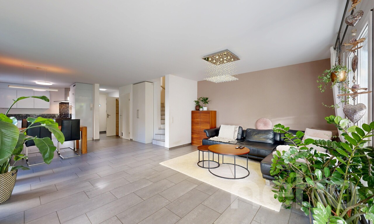 Gepflegtes 5.5-Zimmer Reiheneckhaus in Lufingen - 0