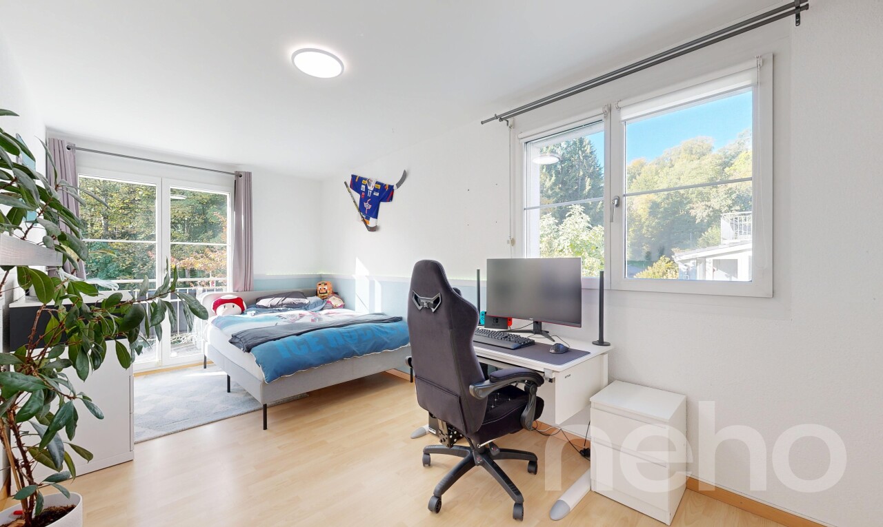 Gepflegtes 5.5-Zimmer Reiheneckhaus in Lufingen - 8