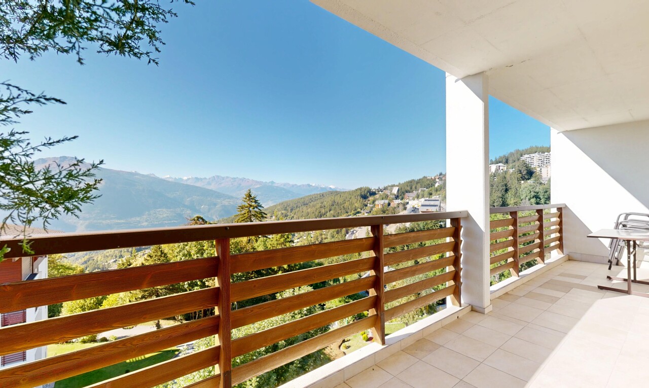 Traumhafte 2,5-Zimmer-Wohnung mit Südbalkon in Crans-Montana - 0