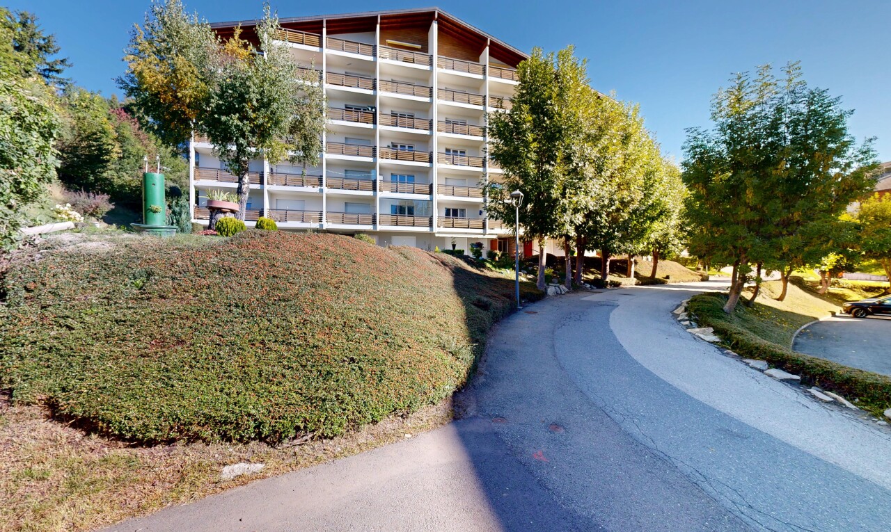 Traumhafte 2,5-Zimmer-Wohnung mit Südbalkon in Crans-Montana - 2