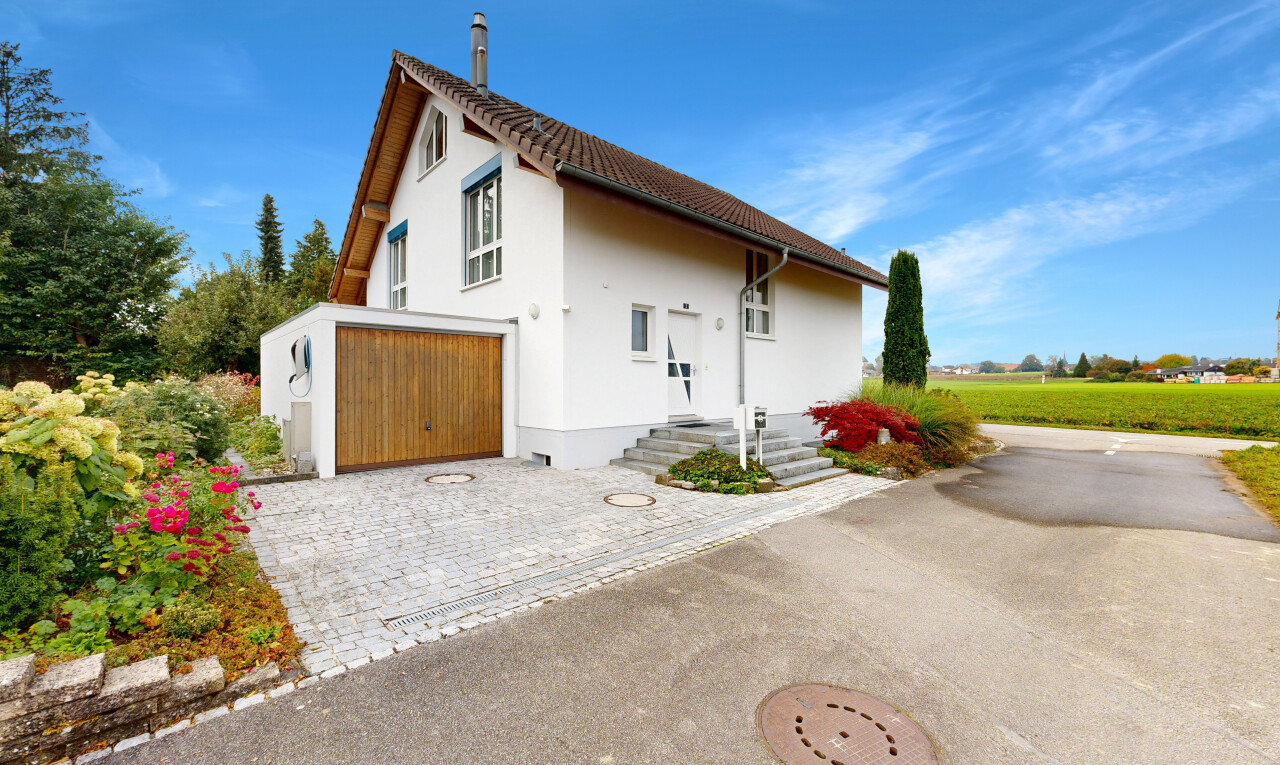 Saniertes Einfamilienhaus mit Garten & Weitblick in Münchringen - 0
