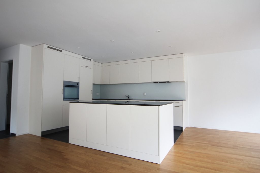 Moderne 4.5 Zimmer-Wohnung in Felsberg zu vermieten! - 1