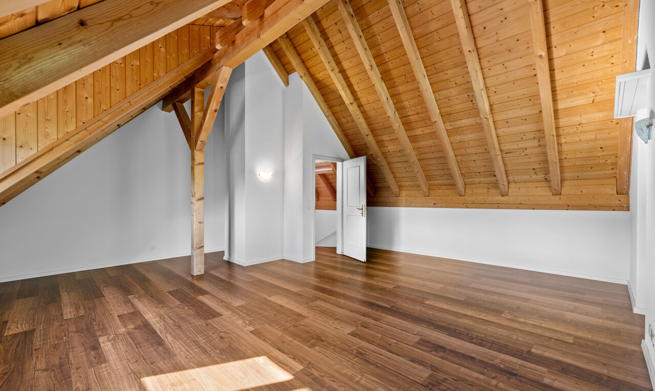 Wunderschöne 7.5-Zimmer Doppelhaushälfte im Grünen - 8