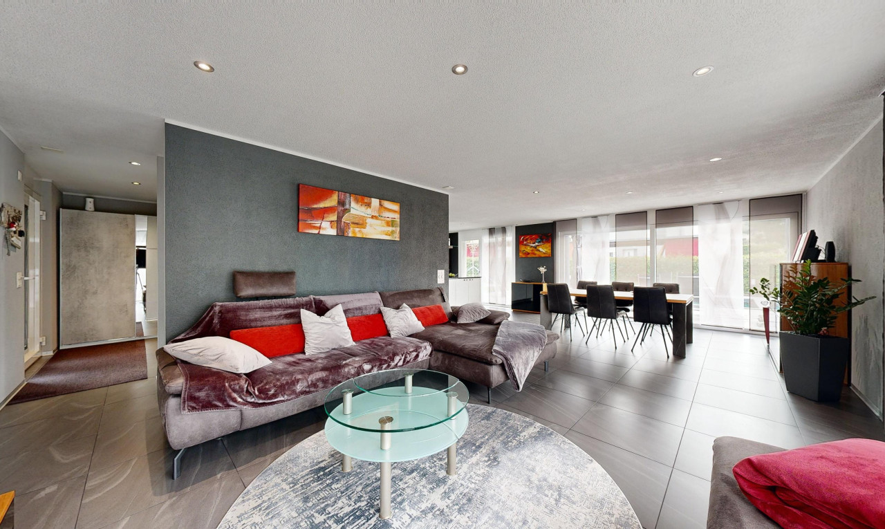 Modern and Bright House with Pool, Peaceful Setting Guaranteed - 4