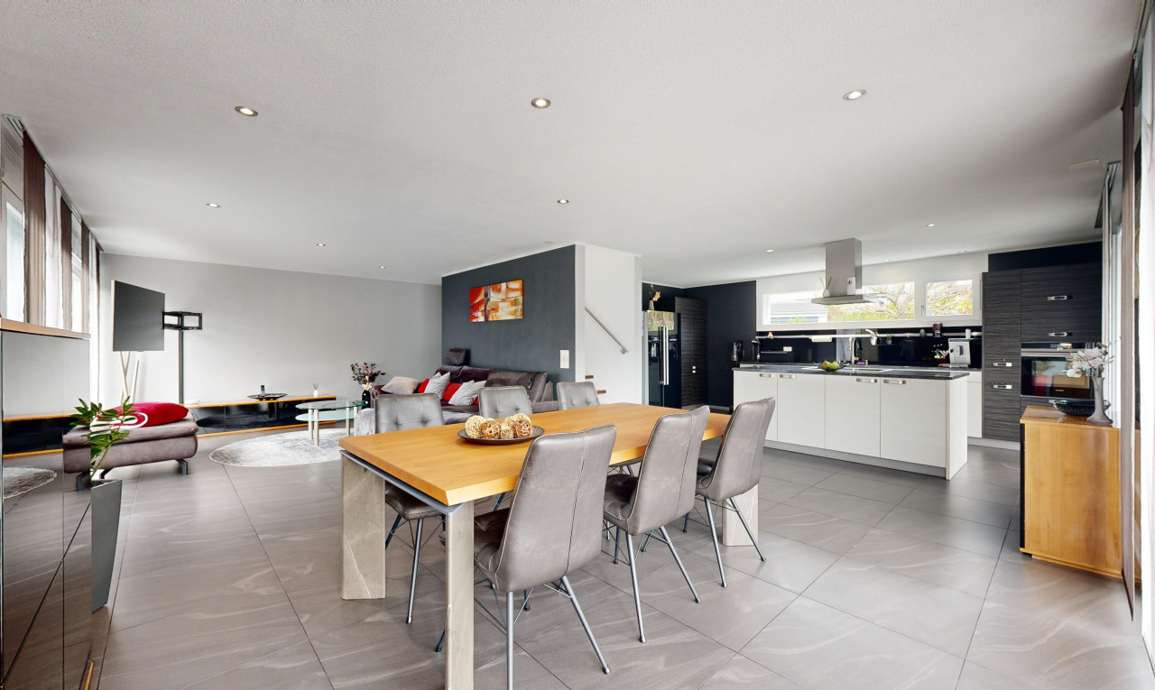 Modern and Bright House with Pool, Peaceful Setting Guaranteed - 6