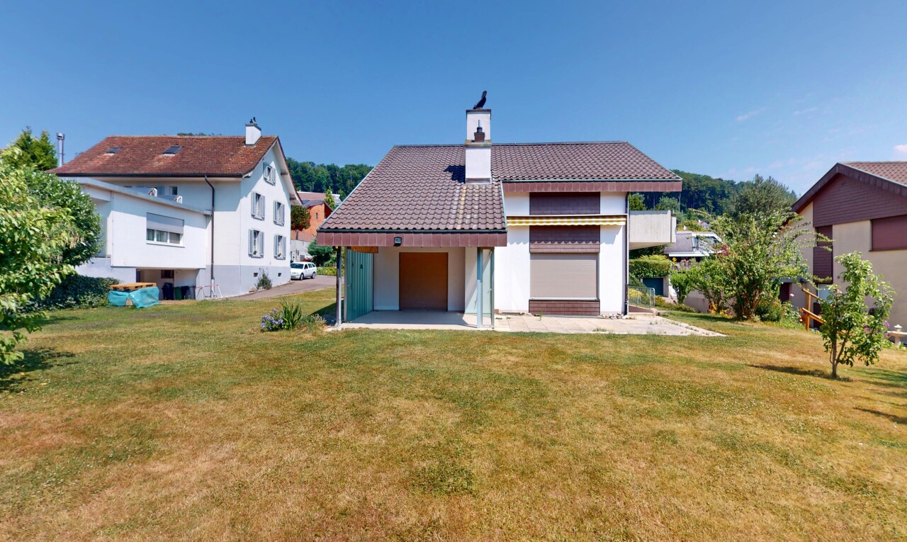 Geräumiges Einfamilienhaus an ruhiger Lage mit grossem Umschwung - 2