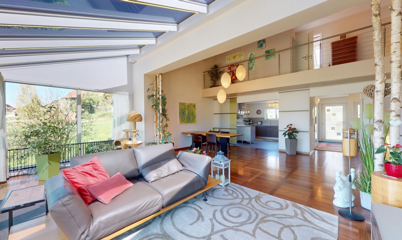 House with an additional independent apartment in a green setting - 2