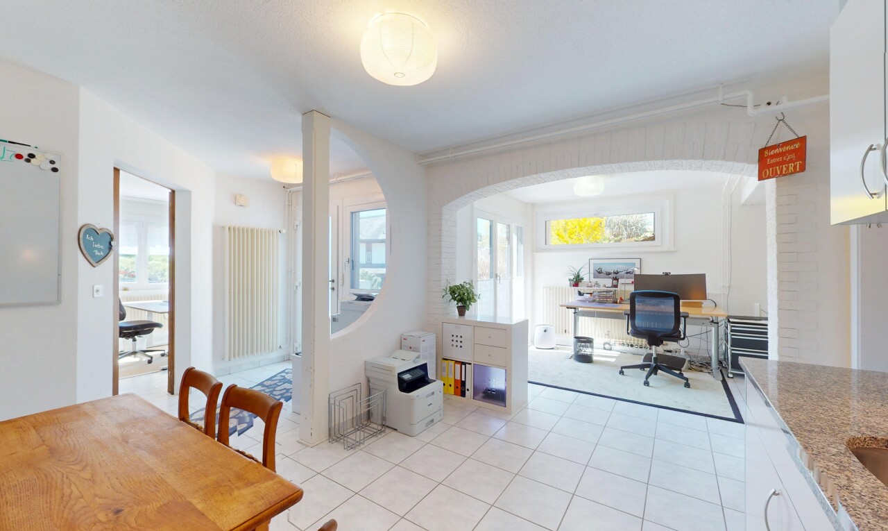 House with an additional independent apartment in a green setting - 8