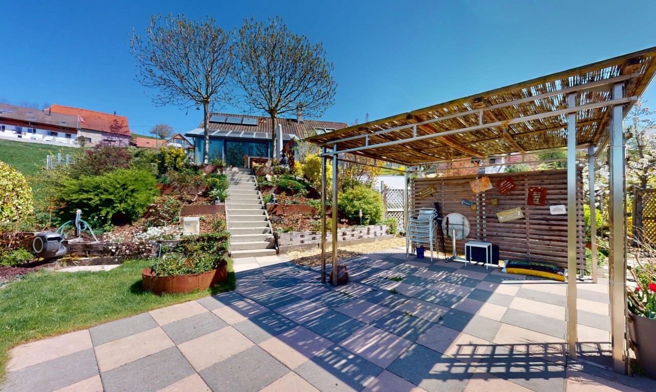 House with an additional independent apartment in a green setting - 11