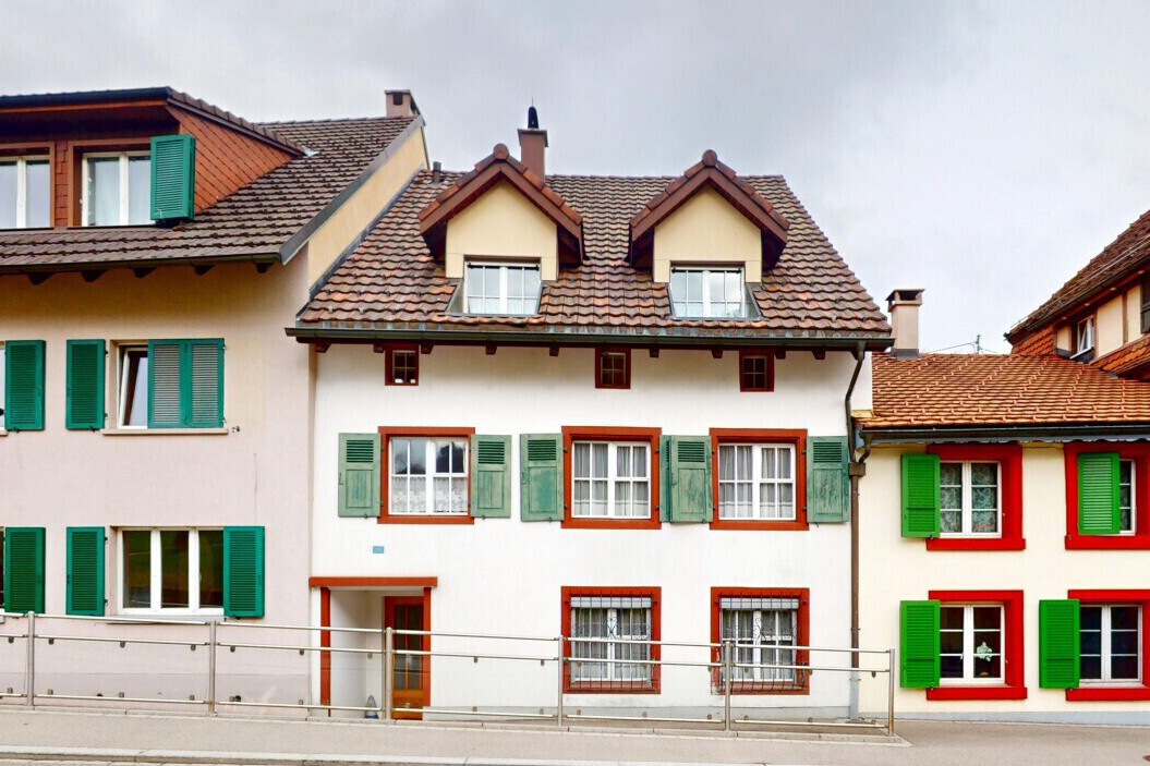 Einfamilienhaus mit Ausbaupotenzial im Zentrum von Langenbruck - 1