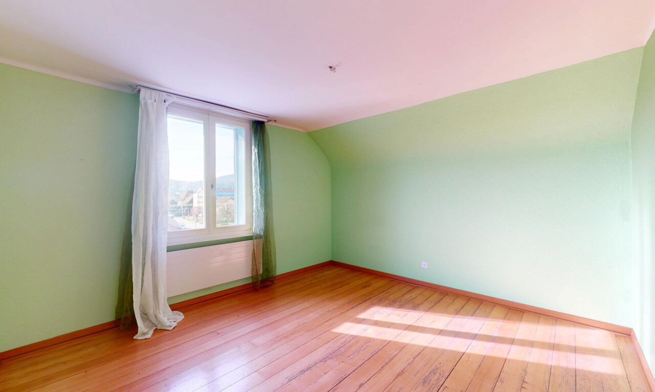 Single-Family Home in a Quiet Location with Ample Space and Potential - 9