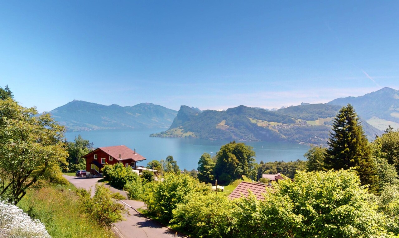 Private Oase mit ​einzigartiger See- und Bergsicht - 1